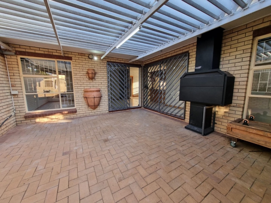 3 Bedroom Property for Sale in Pentagon Park Free State